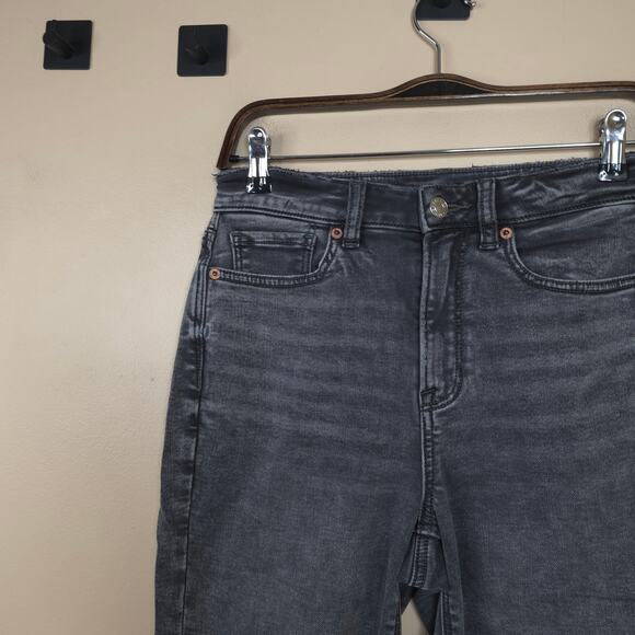 American Eagle High Rise Mom Jogger in Grey Size 2 - Picture 3 of 11